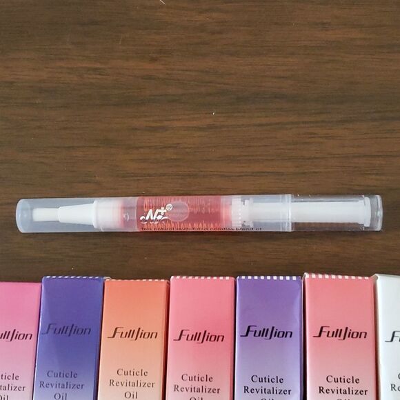 NEW Cuticles/Nail Revitalizing Oil Pens 3 Brush Pens Different Scents - Picture 5 of 7